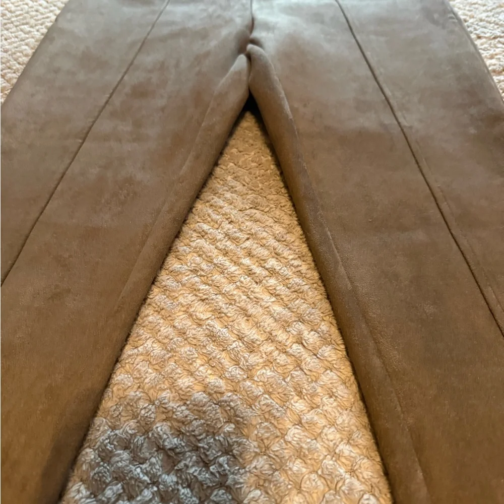 Andrew Marc Faux Suede Pull-On Leggings Taupe Brown (Size Small) ✨ - Picture 2 of 7